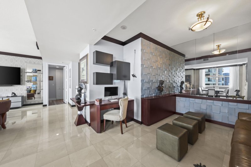 Condo for sale at Watergarden Ph 4