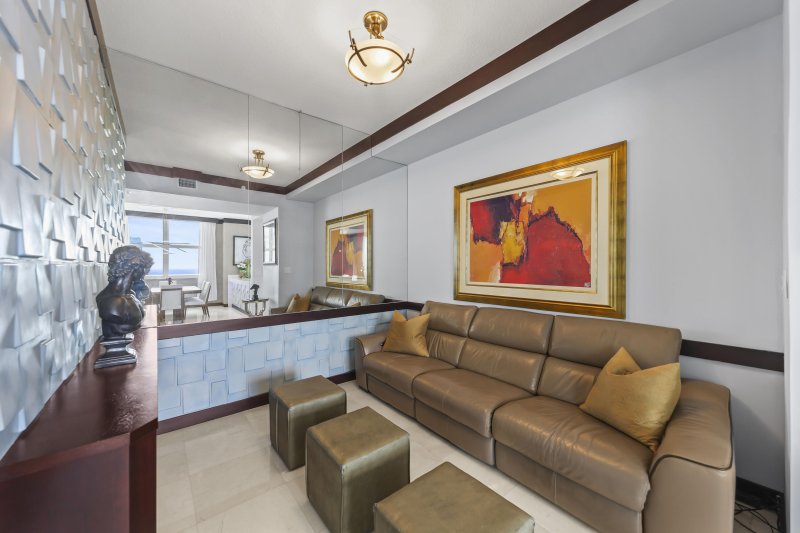 Condo for sale at Watergarden Ph 4