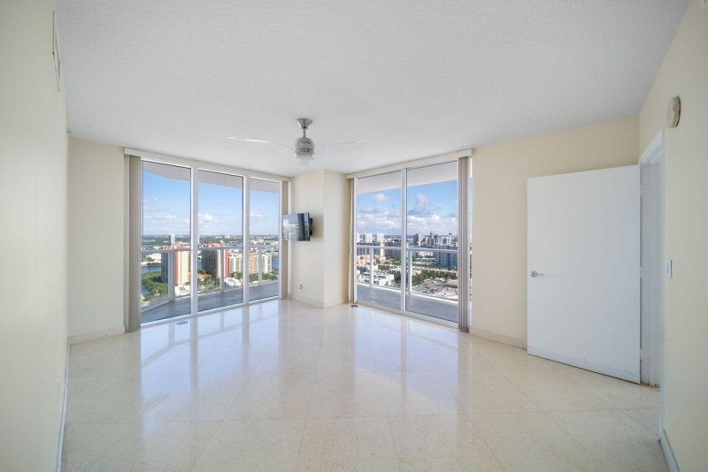 Comprar apartamento no La Perla 3407