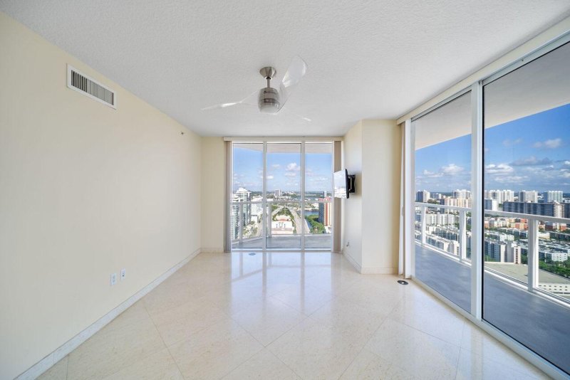 Comprar apartamento no La Perla 3407