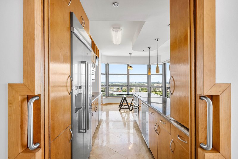 Condo for sale at Mystic Pointe 400