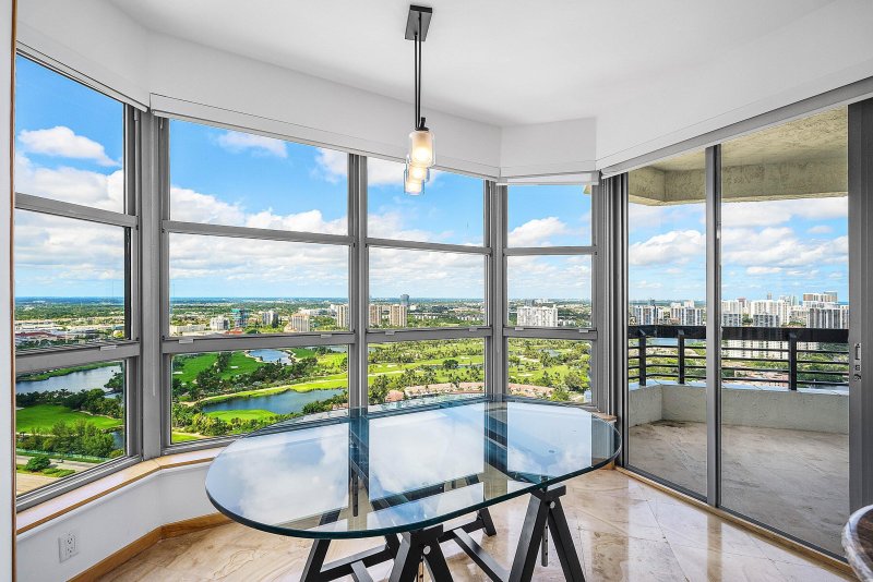 Condo for sale at Mystic Pointe 400