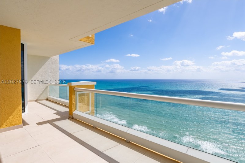 Comprar apartamento en Acqualina Resort & Spa 1906
