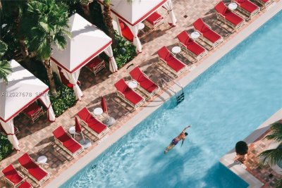 Comprar apartamento no Acqualina Resort & Spa 1906
