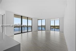 Comprar apartamento en Marina Palms Yacht Club 1210