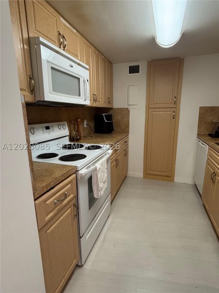 Apartment for rent at King Cole 811