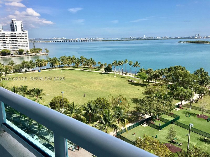 Aluguel de apartamento no 1800 Club 905