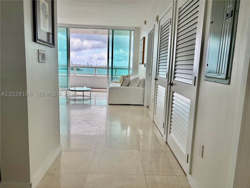 Aluguel de apartamento no 1800 Club 905