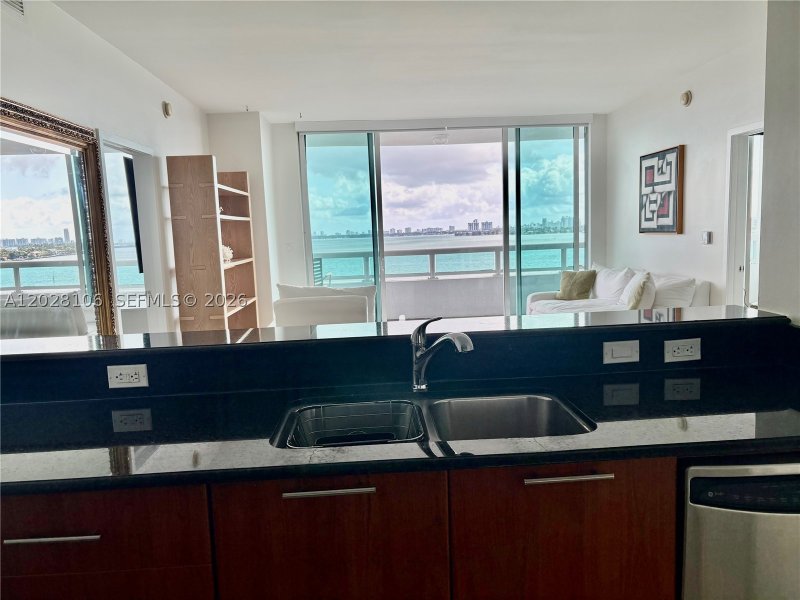Aluguel de apartamento no 1800 Club 905