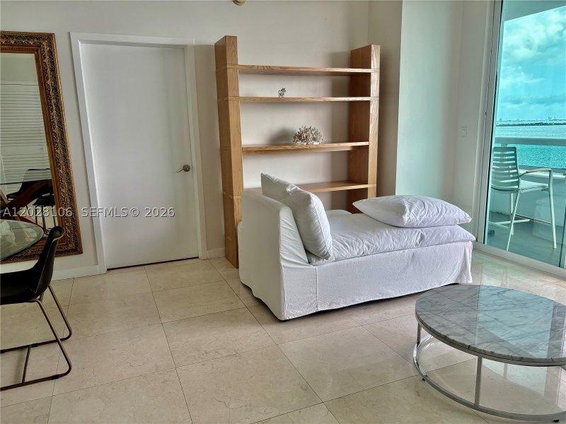Aluguel de apartamento no 1800 Club 905