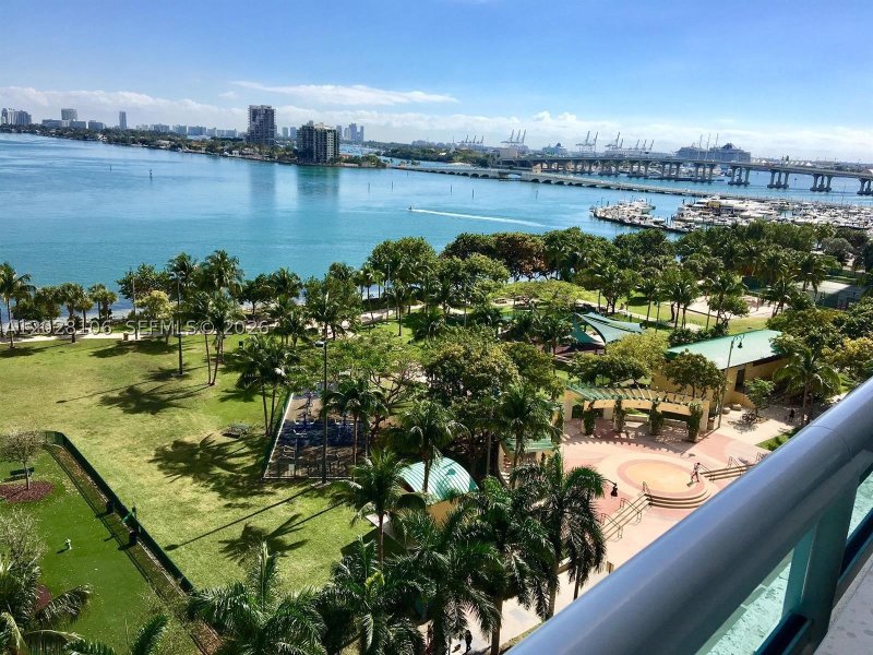 Aluguel de apartamento no 1800 Club 905