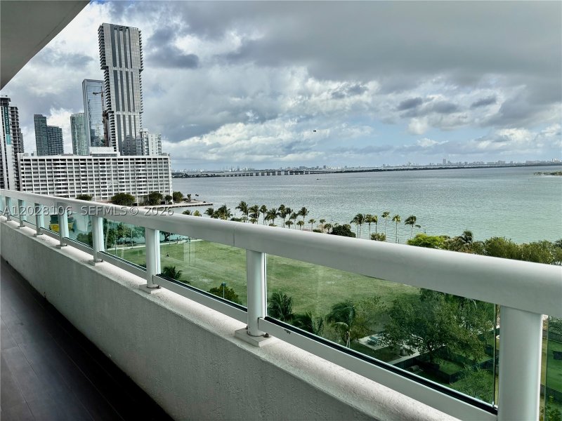 Aluguel de apartamento no 1800 Club 905