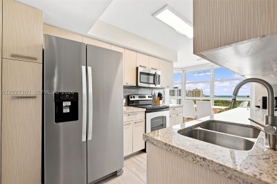 Aluguel de apartamento no Mystic Pointe 400 2003