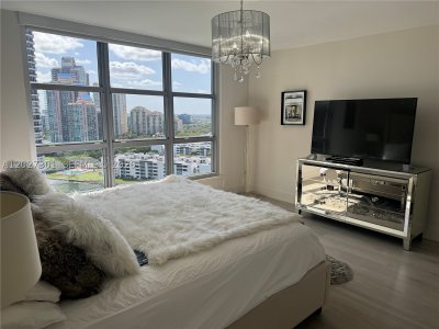 Aluguel de apartamento no Mystic Pointe 400 2003
