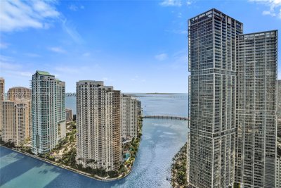 Comprar apartamento no Aston Martin Residences 3304C