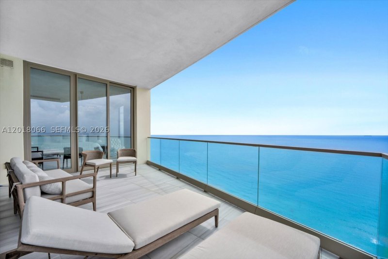 Comprar apartamento no The Estates at Acqualina 2704