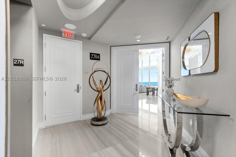 Comprar apartamento no The Estates at Acqualina 2704