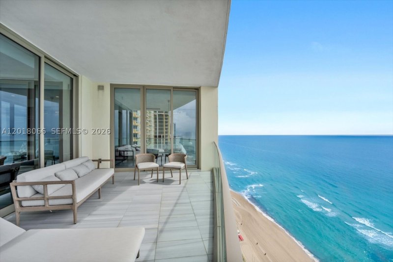 Comprar apartamento no The Estates at Acqualina 2704