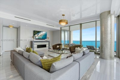 Comprar apartamento no The Estates at Acqualina 2704