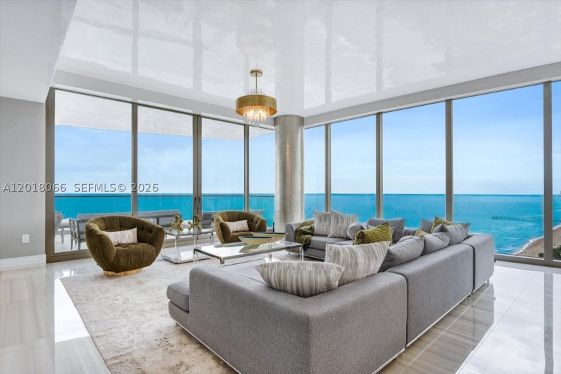 Comprar apartamento no The Estates at Acqualina 2704