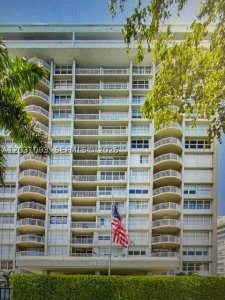 Comprar apartamento en Bayshore Place 1107C