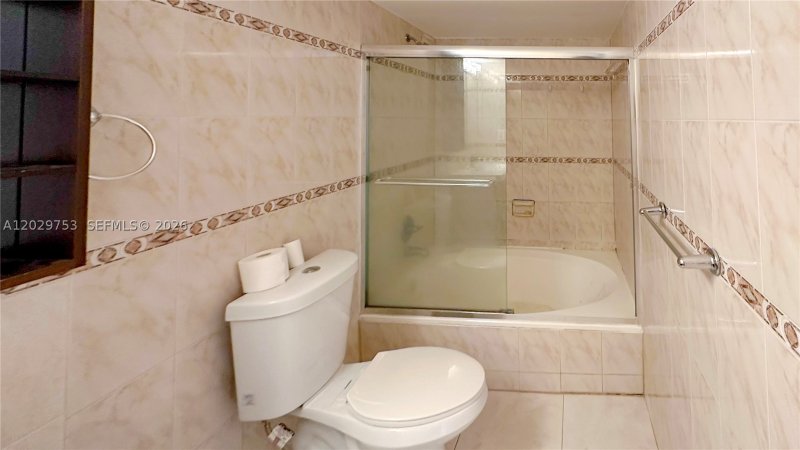 Condo for sale at Oceanview Park 323