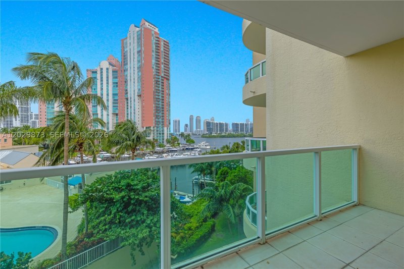 Comprar apartamento en Aventura Marina 503