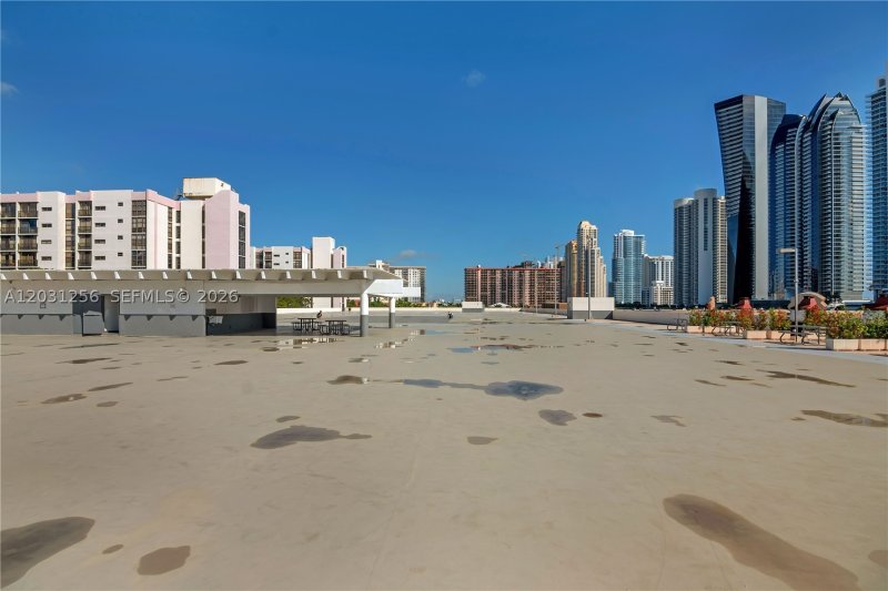 Apartment for rent at Plaza of the Americas 321