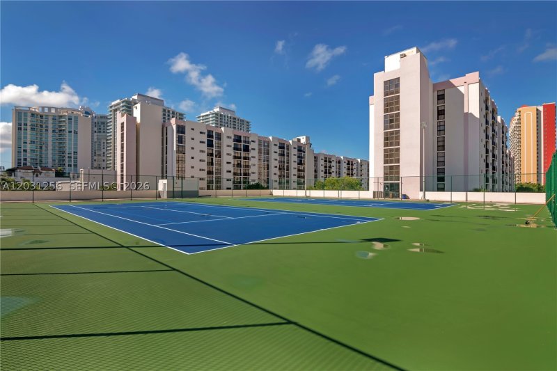 Apartment for rent at Plaza of the Americas 321