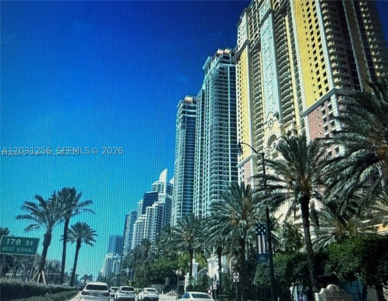 Apartment for rent at Plaza of the Americas 321