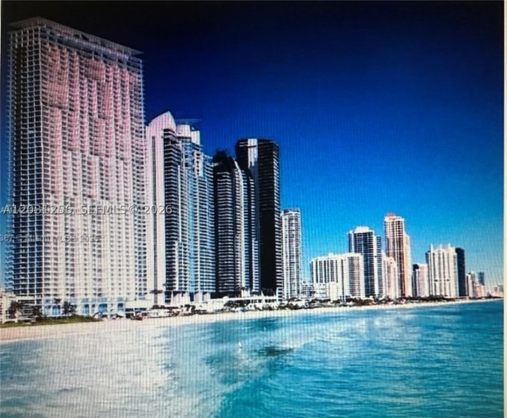 Apartment for rent at Plaza of the Americas 321