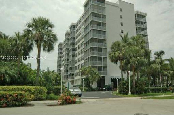 Apartment for rent at Island Breakers 4B