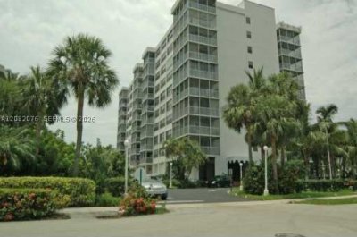 Island Breakers Apt #4B