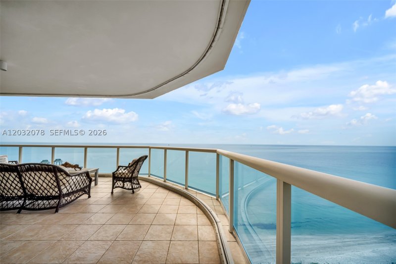 Apartment for rent at Renaissance on the Ocean 1501