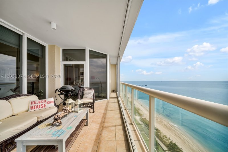 Apartment for rent at Renaissance on the Ocean 1501