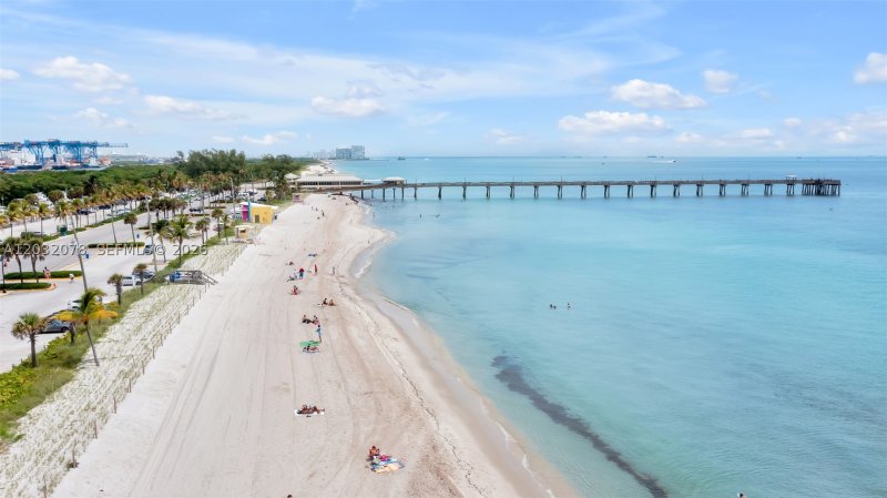 Apartment for rent at Renaissance on the Ocean 1501