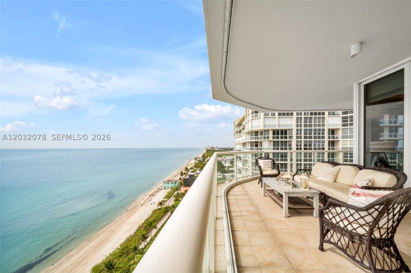 Apartment for rent at Renaissance on the Ocean 1501