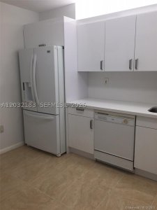 Alquiler de apartamento en Marbella Surfside 1006
