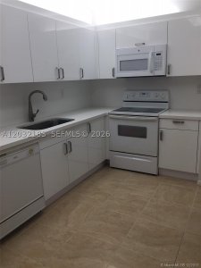 Alquiler de apartamento en Marbella Surfside 1006