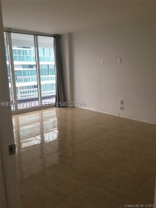 Alquiler de apartamento en Marbella Surfside 1006