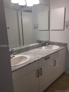 Alquiler de apartamento en Marbella Surfside 1006