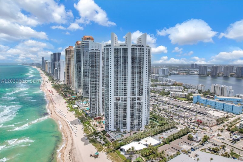 Condo for sale at Trump Royale 2008A
