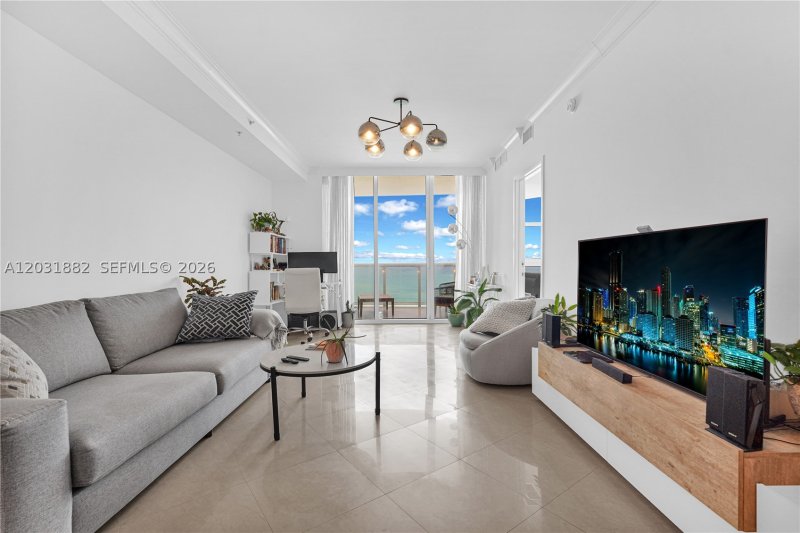 Condo for sale at Trump Royale 2008A