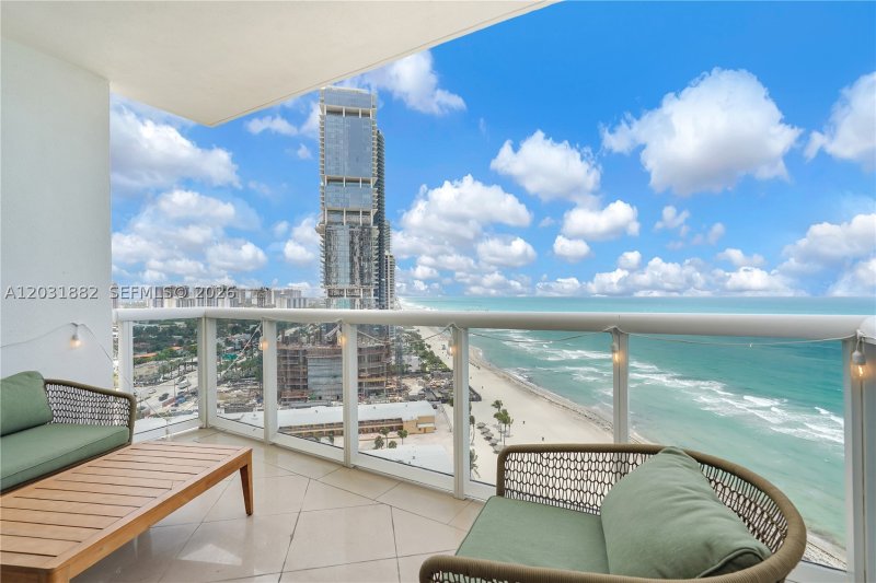 Condo for sale at Trump Royale 2008A