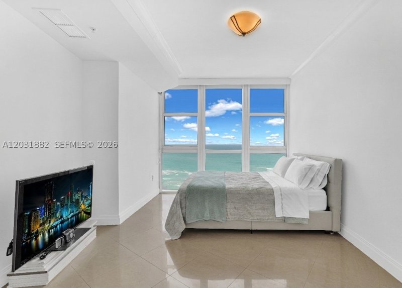 Condo for sale at Trump Royale 2008A