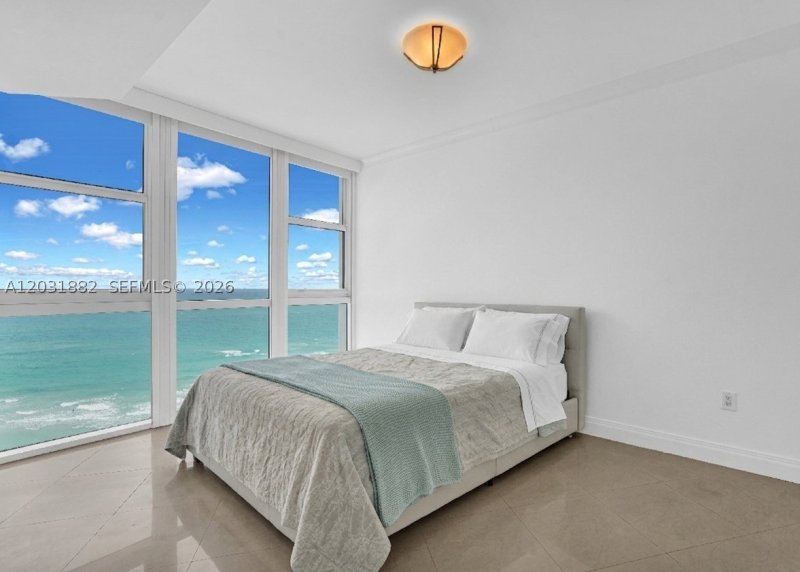 Condo for sale at Trump Royale 2008A