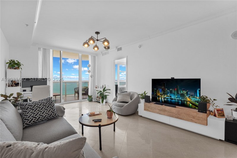 Condo for sale at Trump Royale 2008A