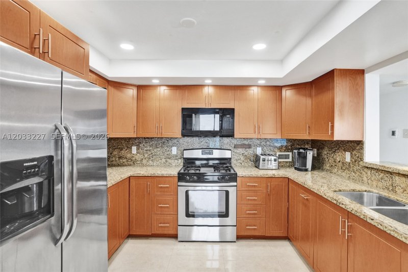 Condo for sale at Parker Plaza Estates 821