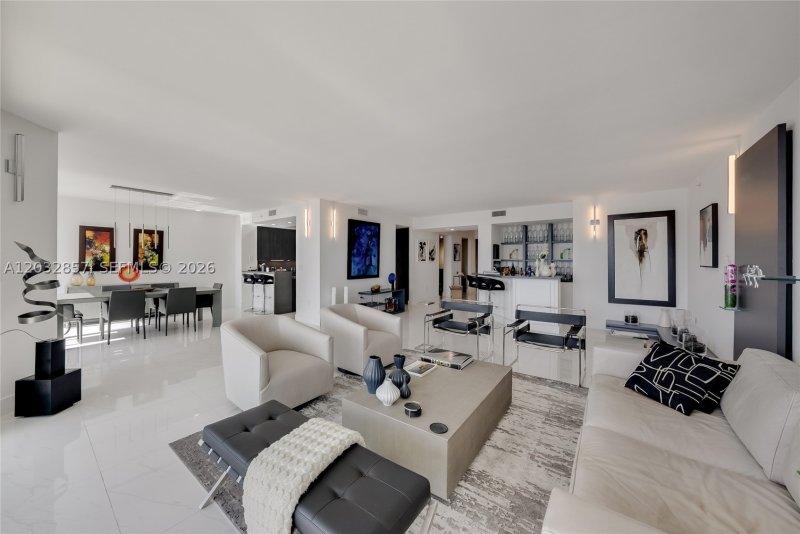 Condo for sale at Peninsula I 1806