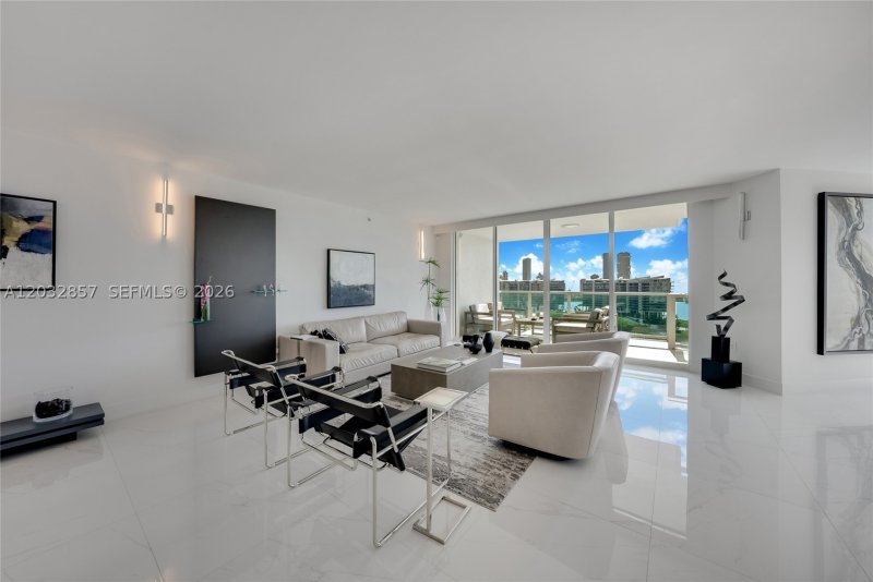 Condo for sale at Peninsula I 1806